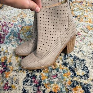 Diba True booties size 8.5